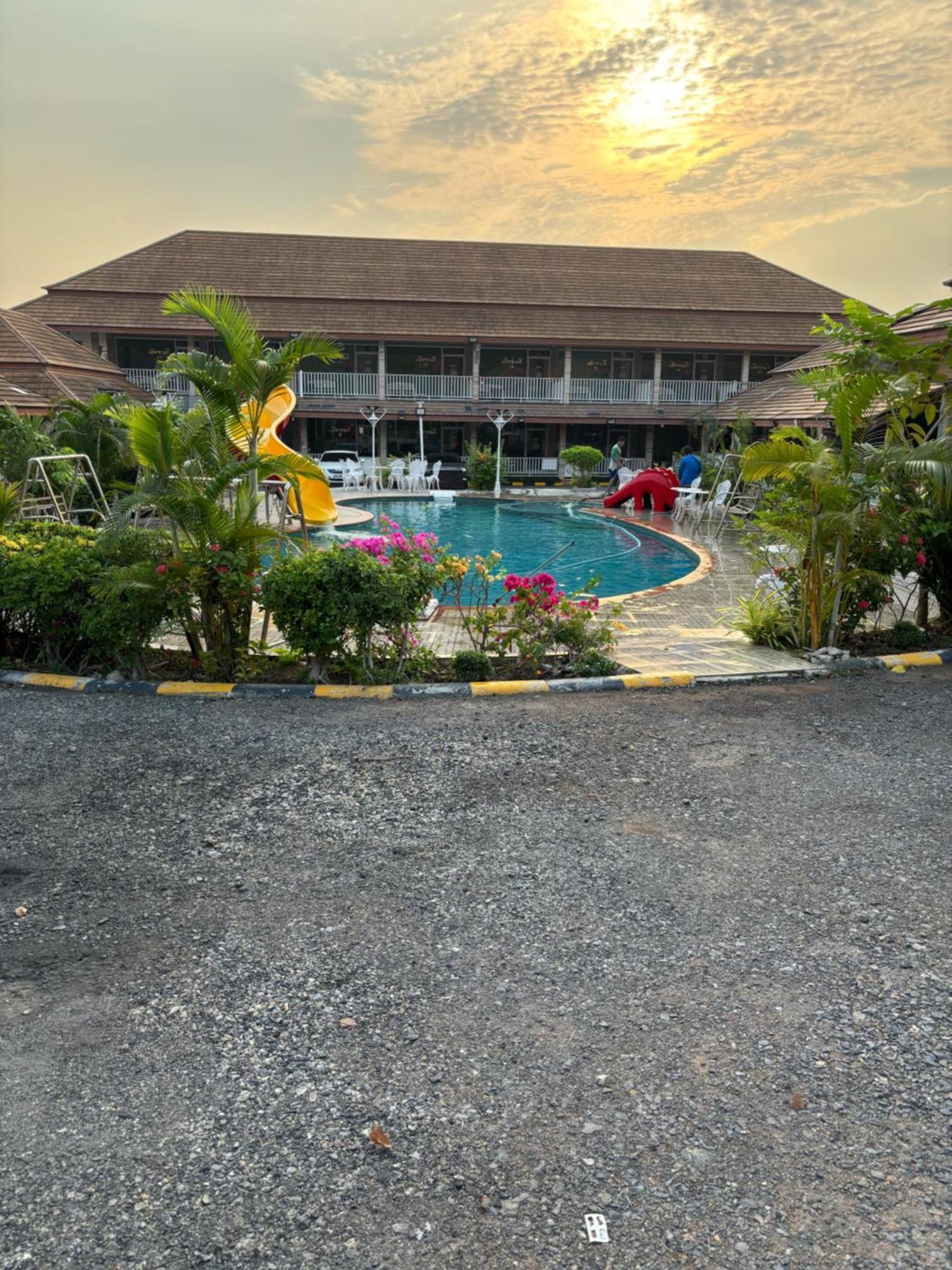 Baan Dara Resort Sara Buri エクステリア 写真